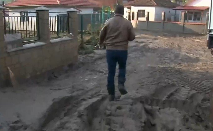 Започва описа на щетите след наводнението в котленското село Тича