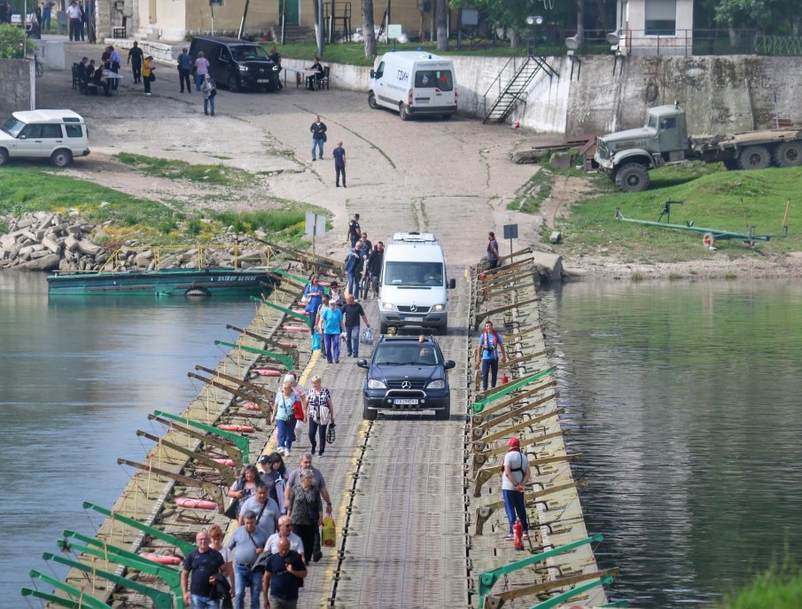 Поклонение пред паметта на жертвите от концлагера Белене се проведе на остров Персин (СНИМКИ)