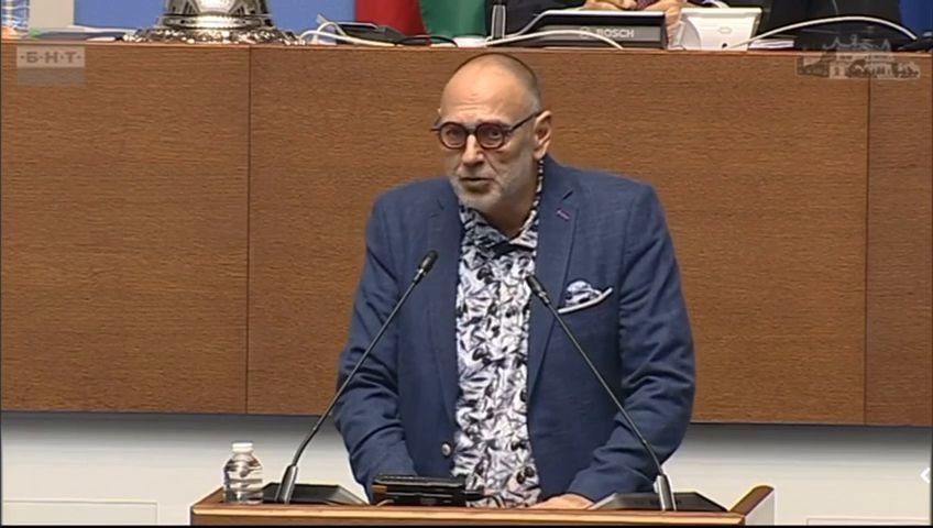 САМО В ПИК: Вижте едни от най-култовите изказвания на Любен Дилов-син от парламентарната трибуна