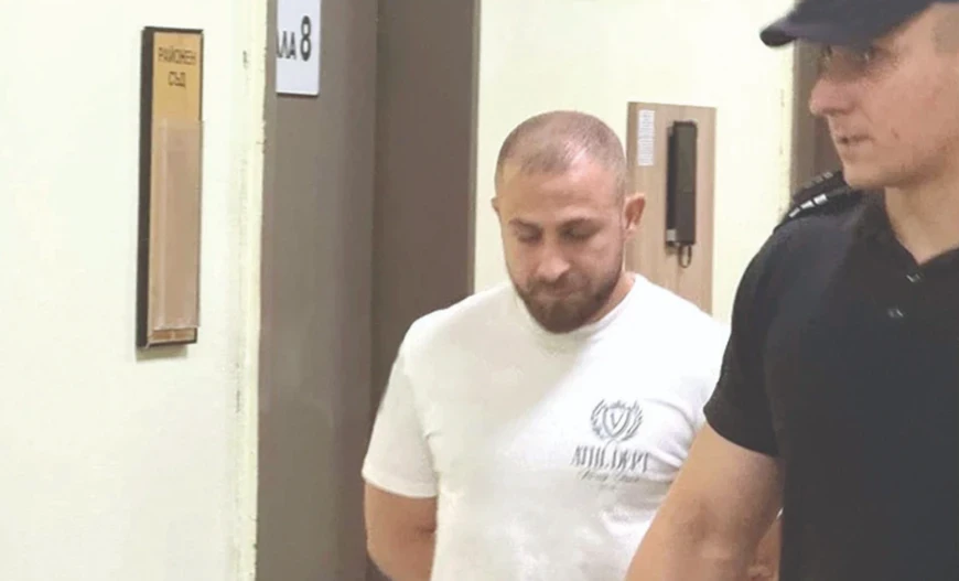 Решетки за таксиджия, уреждал секс с ученички