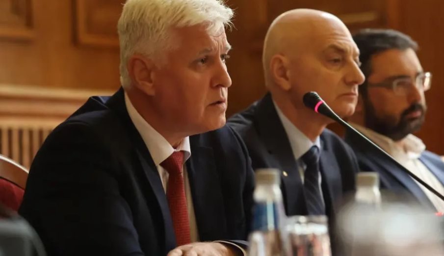 Министър Стоянов: България няма да дава повече оръжие на Украйна