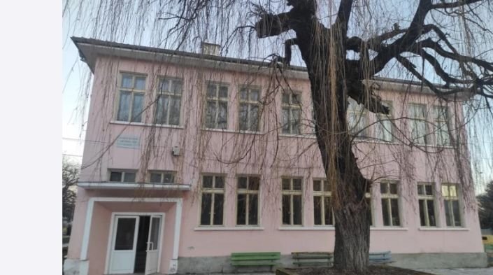 Ремонтират основно сградата на вековно читалище в Земен