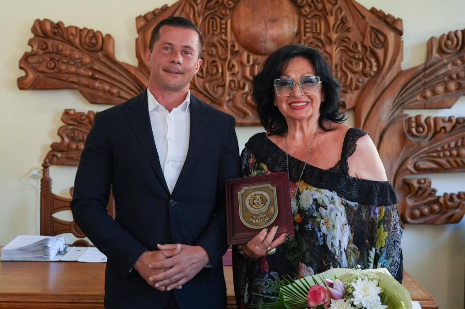 Йорданка Христова вече е Почетен гражданин на Царево
