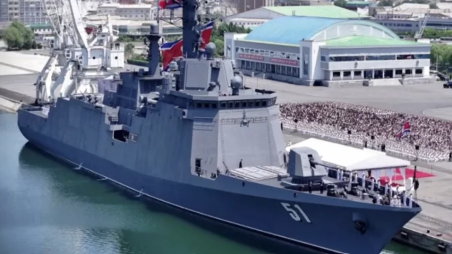 Северна Корея въоръжи най-мощния си боен кораб
