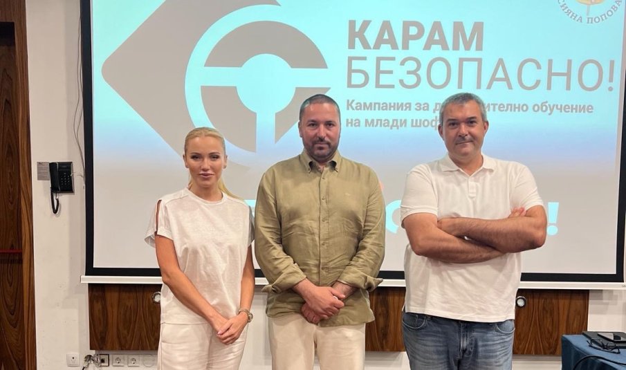 Безплатно обучение по безопасно шофиране събра над 100 души в София (СНИМКИ)