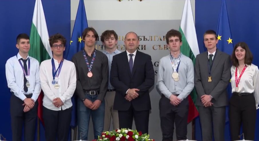 Радев към младите олимпийци по природни науки: Имате само една родина, за която си струва да се борите (ВИДЕО)