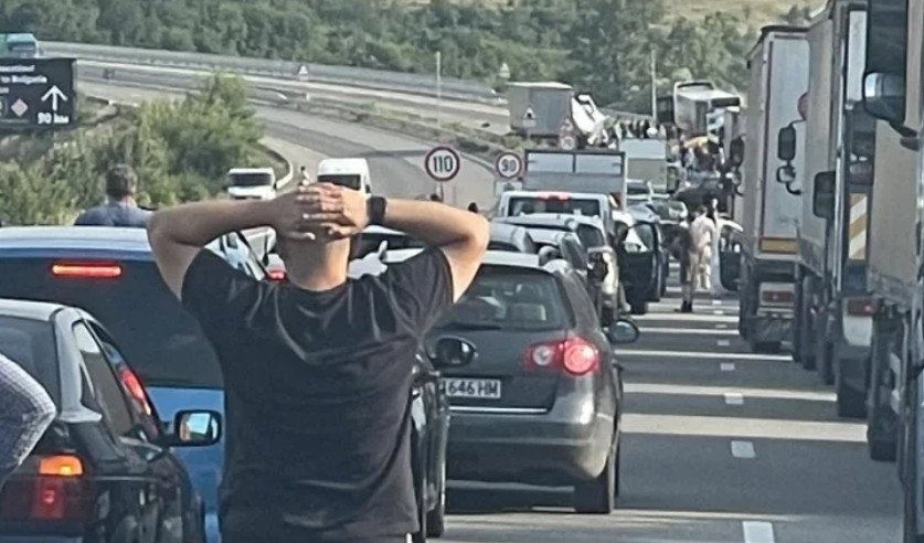 Пътен екшън на Струма, всички са в тапата