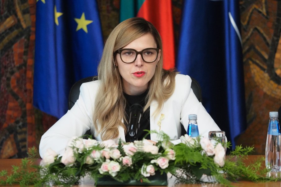 Министър Велислава Петрова беше домакин на тържествено събитие по повод Международния ден на жените в дипломацията (СНИМКИ)