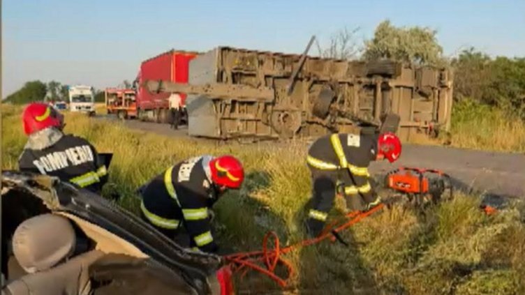 Български камион предизвика катастрофа в Румъния, има загинали