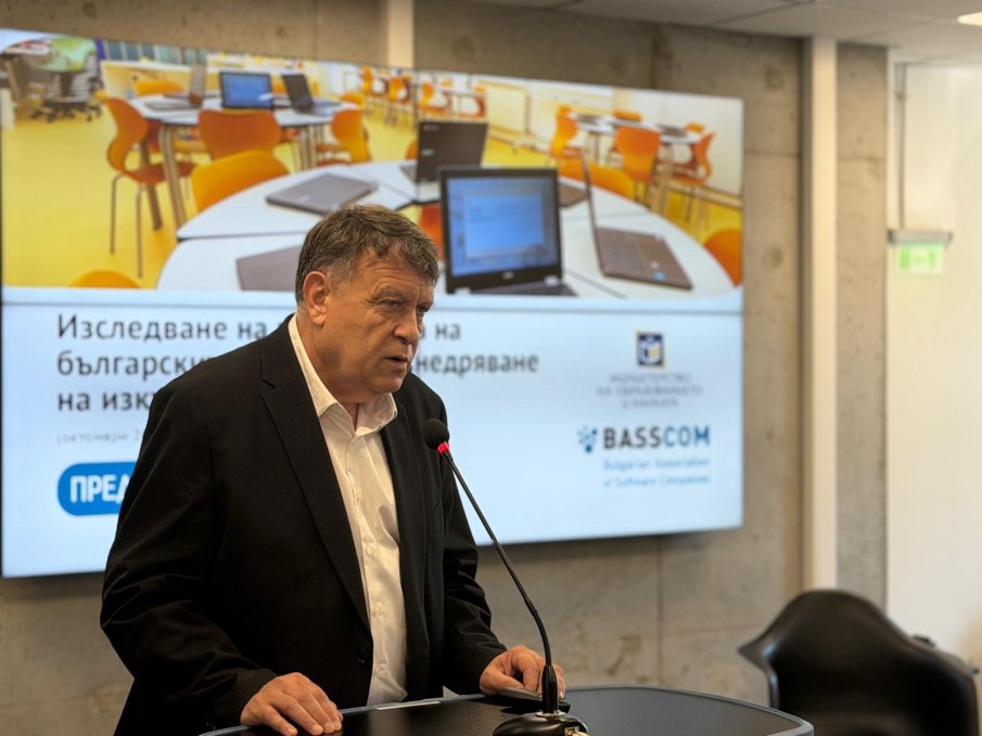 МИНИСТЪР ВЪЛЧЕВ: Учителите ще имат водеща роля при въвеждането на изкуствен интелектР
