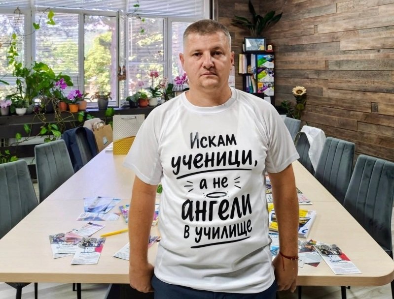 Учител на убития Иван от Мездра разплака мрежата: Искам децата в училище, а не техните ангели (СНИМКИ)