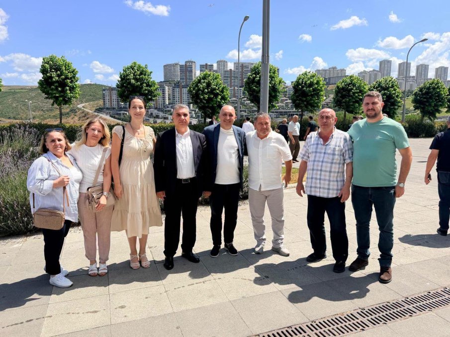 ЖИВА ВРЪЗКА: Представители на ДПС се срещаха с наши изселници в Есенйурт