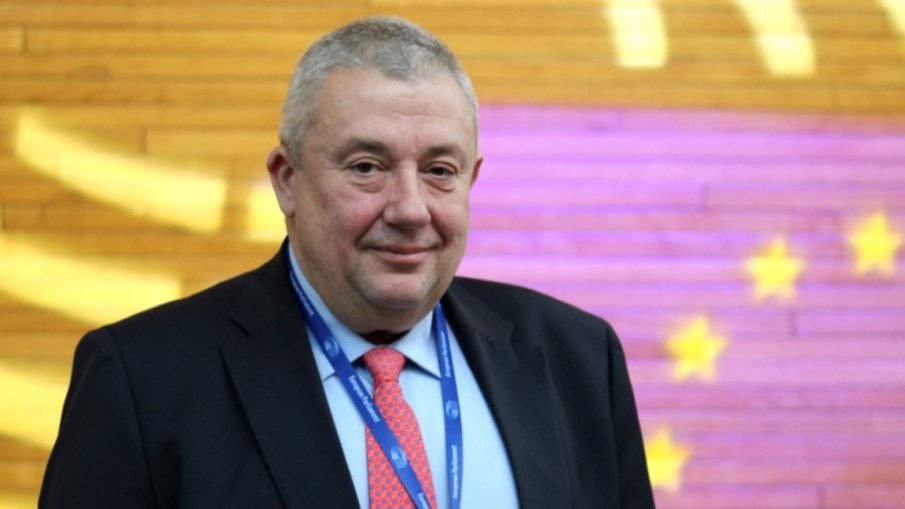 РОКАДАТА Е ФАКТ: Илия Лазаров застава начело на СДС