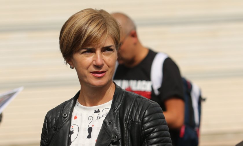 Екатерина Дафовска оцеля по чудо след катастрофа, колата й се е търкаляла по магистрала Тракия