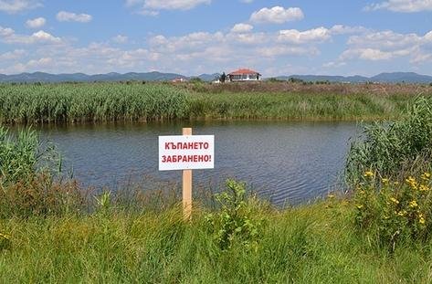 Забраниха къпането във всички водоеми в община Невестино
