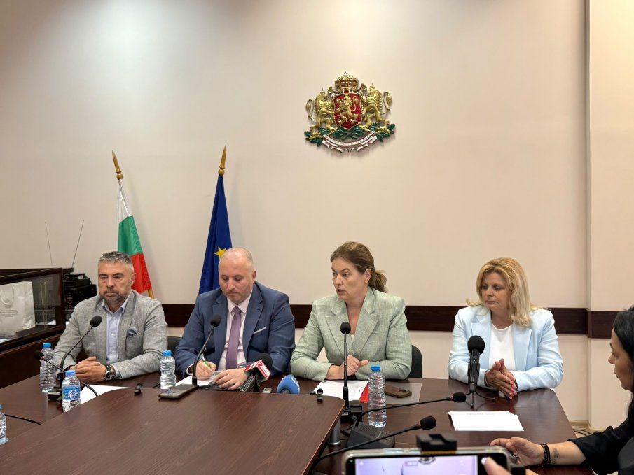 Министър Ива Петрова опроверга слуховете за предстоящо закриване на „Марица-изток“ и масови съкращения (СНИМКИ)