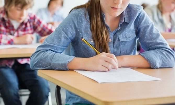 Кандидатстването след 7 клас: Започва подаването на документи за първо и второ класиране за гимназиите