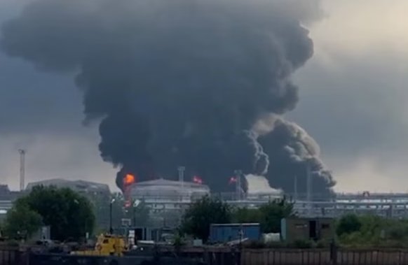 Украински дронове удариха руски склад за горива