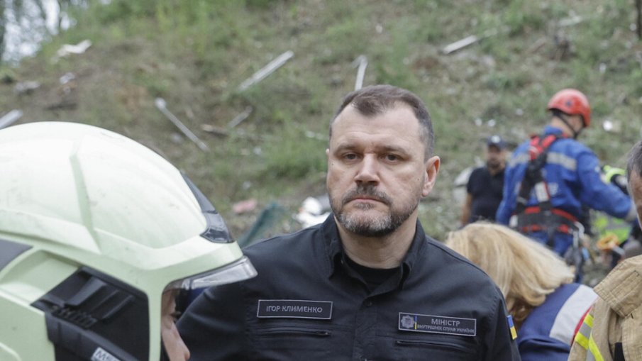 Номинират вътрешния министър на Украйна за министър на отбраната