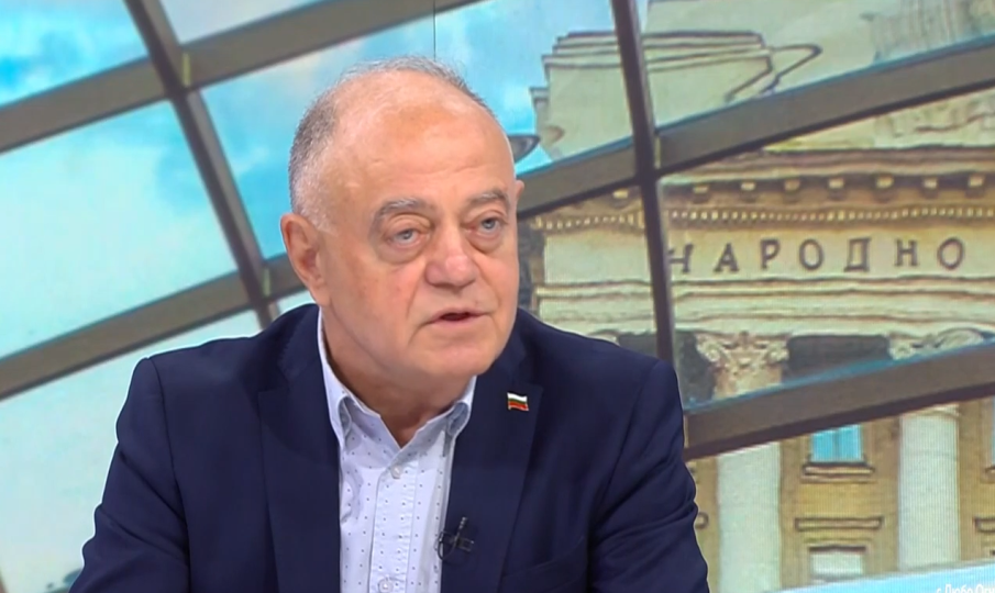 Атанас Атанасов: Оттеглям се като председател на ДСБ, но оставам в политиката