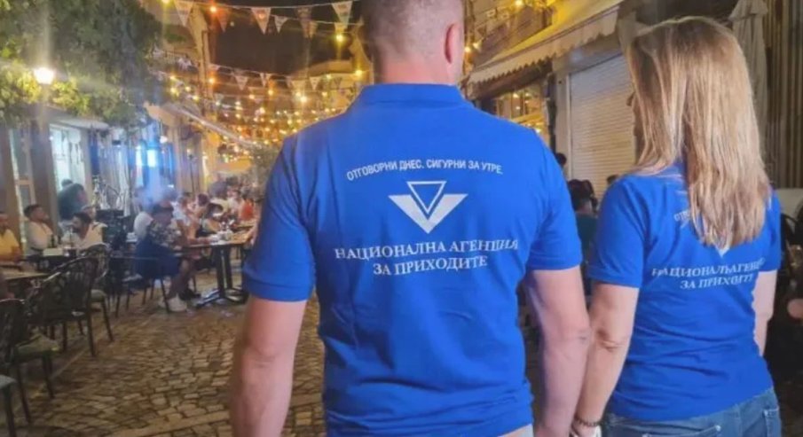 СРЕДНОЩНА АКЦИЯ НА НАП в Пловдив - данъчните нахлуха в заведения в Капана