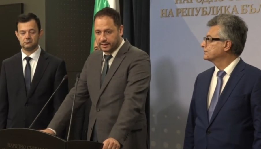 ГОРЕЩА ТЕМА! Лидерът на депутатите на Радев проговори за позицията ни за Украйна - ето какво всъщност подкрепя България (ВИДЕО)