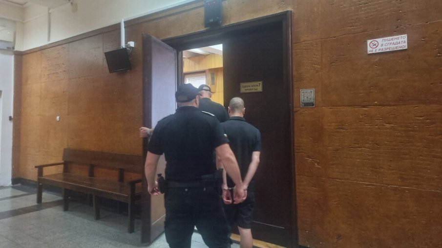 Съдът остави зад решетки мъжа, издирван от Интерпол за сексуална експлоатация на деца и порно