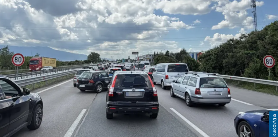 Катастрофа блокира пътя Варна-Бургас, тапата е умопомрачителна