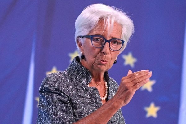 Предложения за нов дизайн на евробанкнотите ще представи днес ЕЦБ