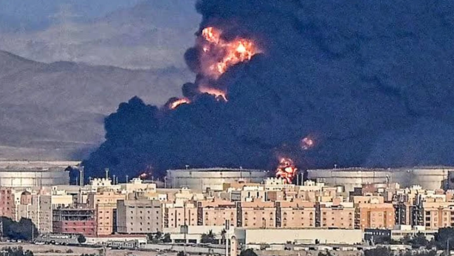Хутите обявиха, че са нападнали петролни обекти на Saudi Aramco