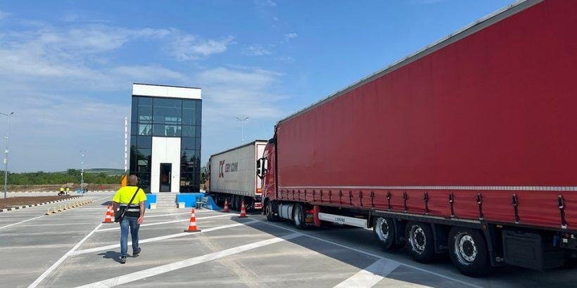Румънски шофьор на тир опита да прегази гранични полицаи в Русе