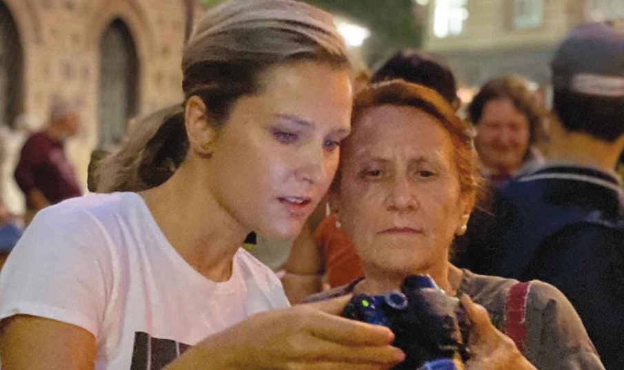 Майката на Ирина Диамант спретна див скандал в банков офис - клиенти и служители се хванаха за главата