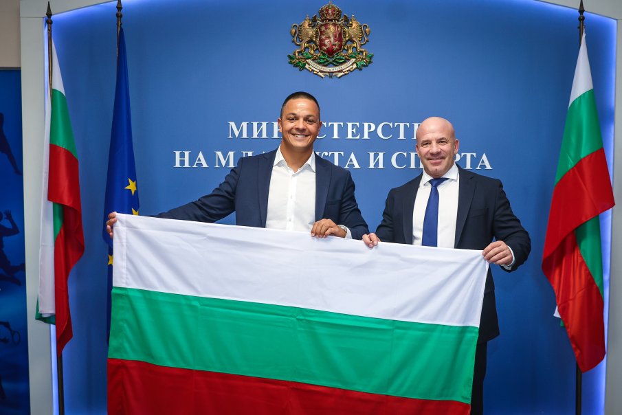Министър Енчо Керязов пожела успех на Цанко Цанков преди опита му да преплува Ламанша (СНИМКИ)