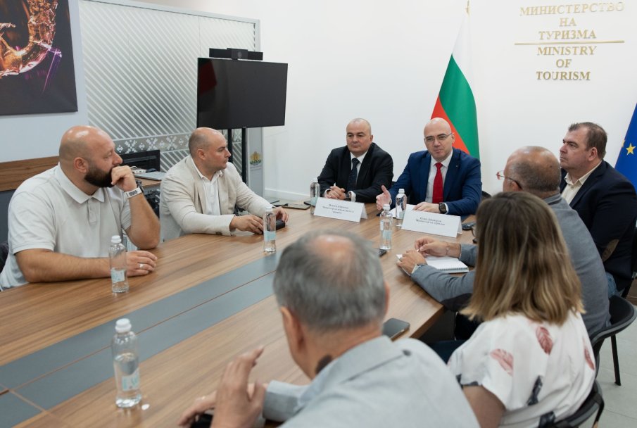 Министърът на туризма: Поставяме началото на национално партньорство в подкрепа на българското вино (СНИМКИ)