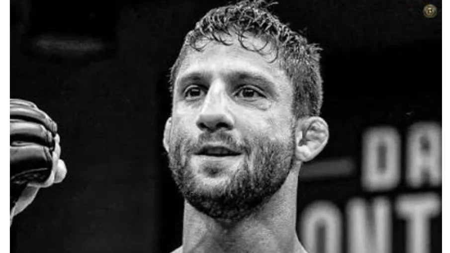 Звезда от UFC почина в съня си на 34 години