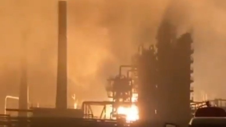 Украйна удари руската петролната рафинерия Илски в Краснодарския край