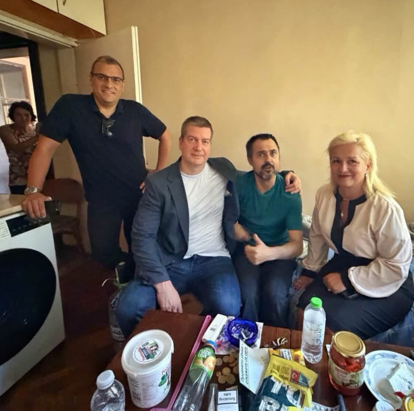 ДОБРИНАТА Е ЗАРАЗНА: Откраднаха количката на болен от множествена склероза, кметът Живко Тодоров му върна надеждата