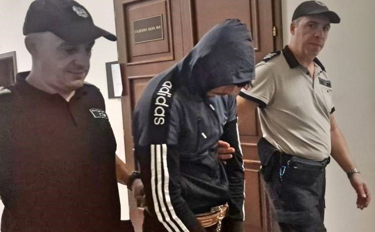 Задържат под стража 18-годишния, утрепал с кол чичо си. Убиецът - неграмотен, въпреки че е завършил 8 клас