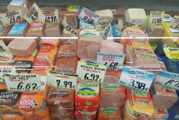 В Гърция понижават цените на основни продукти