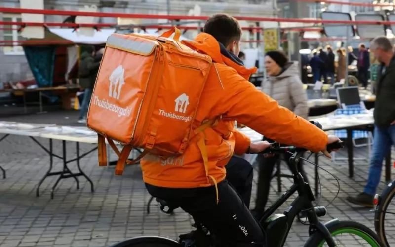 Takeaway напуска България