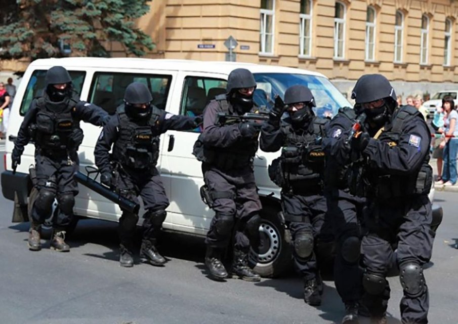 Заловиха членове на мексикански наркокартел в Чехия при опит да купят тежки оръжия