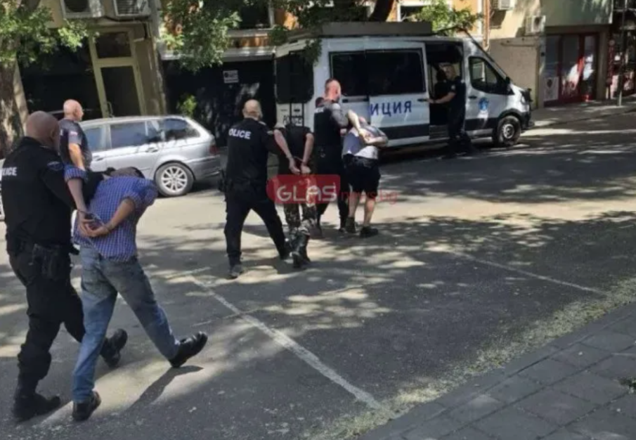 Изведоха част от 18-те задържани в Пловдив с белезници и под конвой