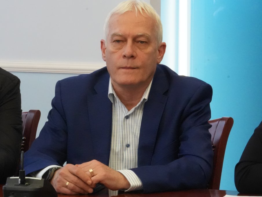 ПО СВОЯ ВОЛЯ: Зам.-министър напусна кабинета Донев