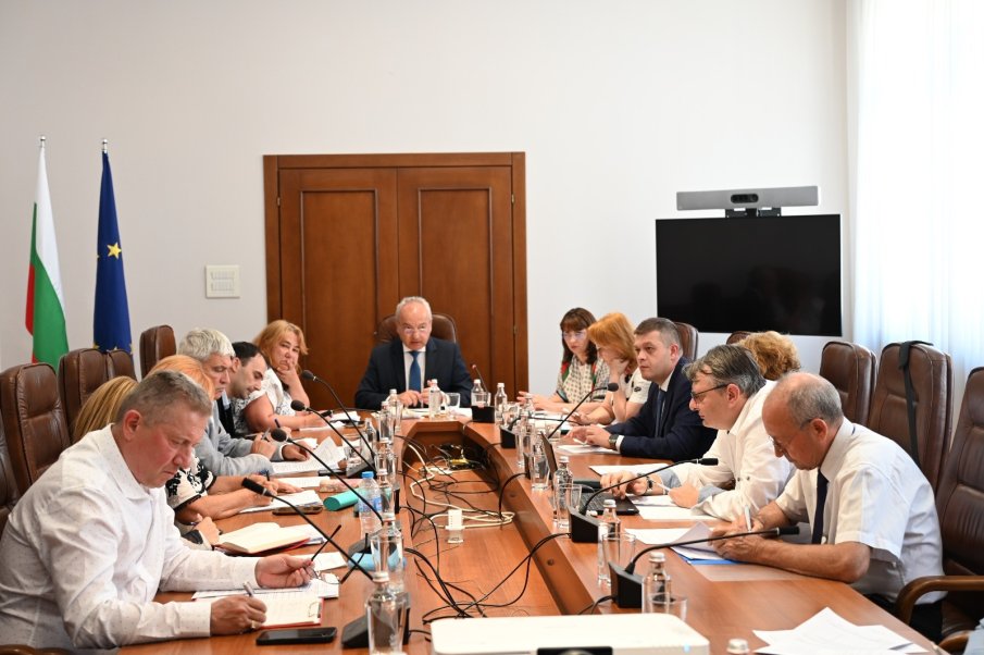 Правителството и социалните партньори се обединиха около механизма за определяне на минималната работна заплата (СНИМКИ)