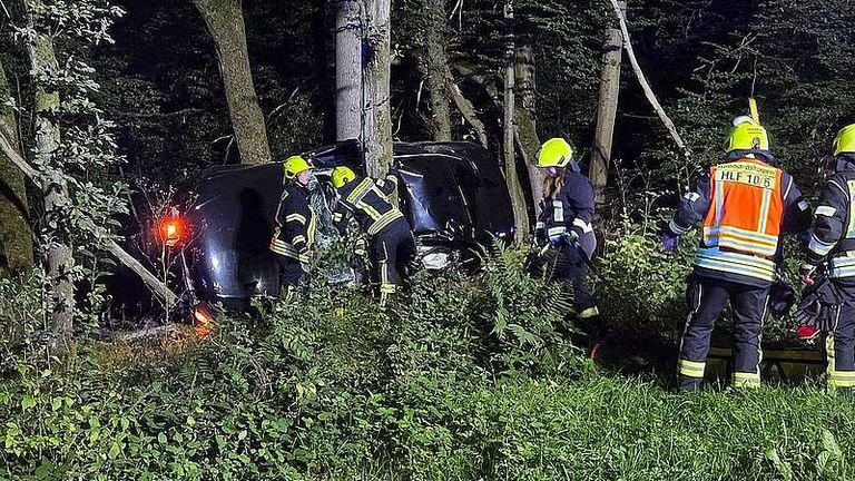 Автомобил се вряза в зрители на конни надбягвани, има ранени