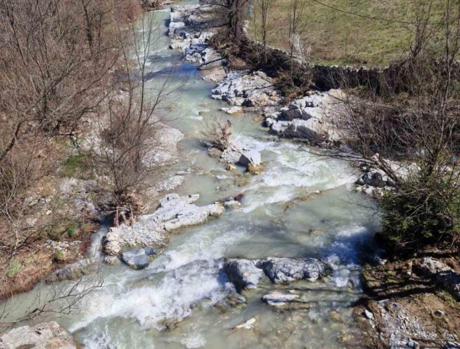Отпадни води от мандра замърсиха водите на река Давидковска