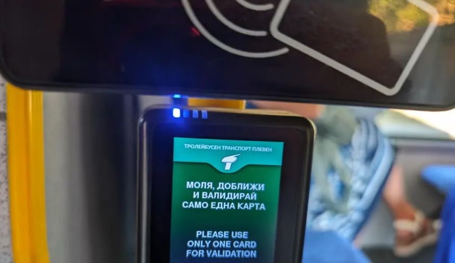 Плевенчани вече плащат с банкова карта в градския транспорт