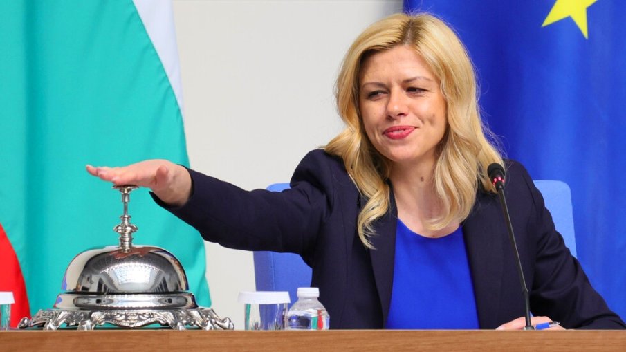 ПРИЕТО НА ПЪРВО ЧЕТЕНЕ: Жени ще заемат една трета от всички директорски позиции в публичните компании
