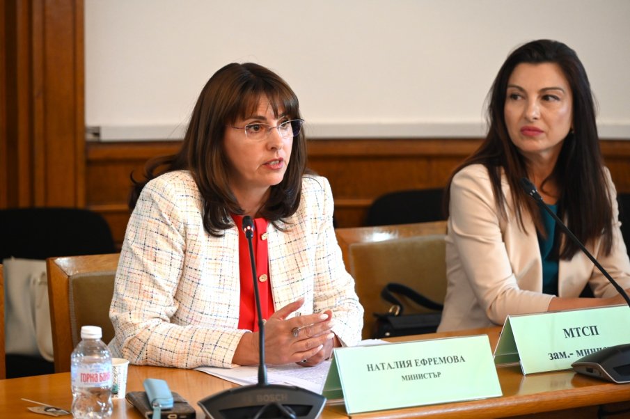 Министър Ефремова: Със средствата по НПВУ построихме повече социални услуги от планираното