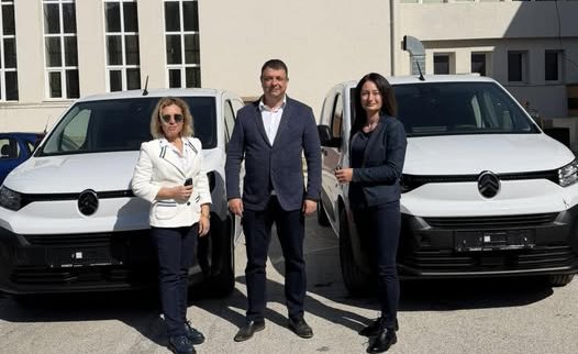 Нови електрически автомобила за нуждите на Дома за стари хора и за Центъра за обществена подкрепа